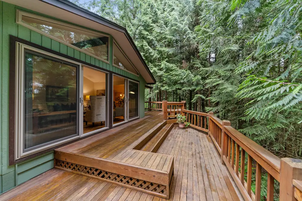 Terrasse en bois posée sur sa structure